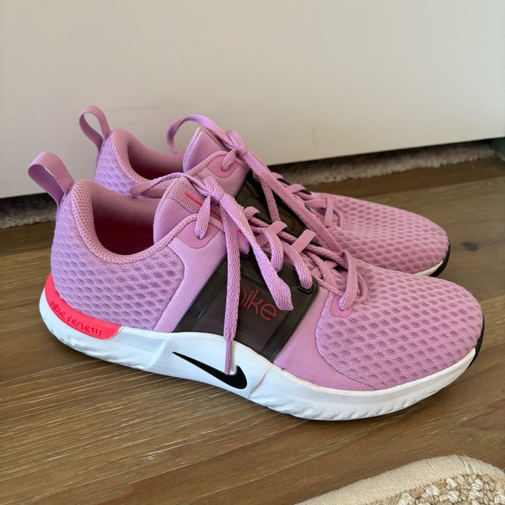 Nike Renew In-Season Women's Sneakers - Beyond Pink Crimson
